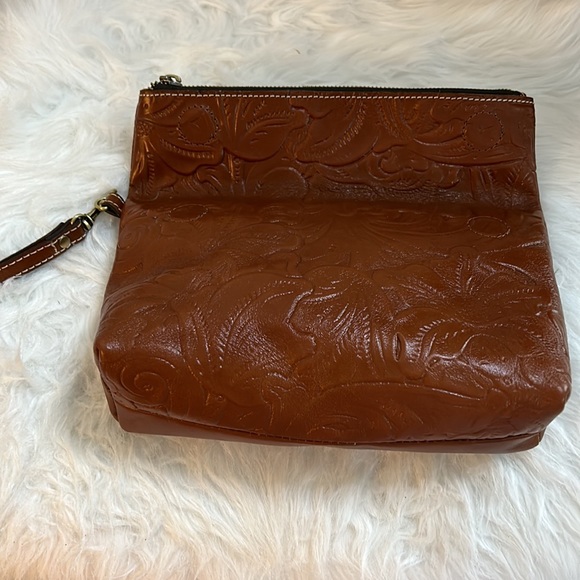 NWT, Patricia Nash tooled leather wristlet - Picture 6 of 15